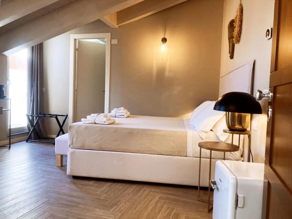 Gatto Bianco Rooms 42 แบร์กาโม ภายนอก รูปภาพ