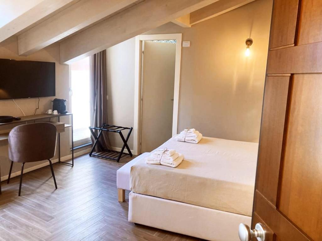 Gatto Bianco Rooms 42 แบร์กาโม ภายนอก รูปภาพ
