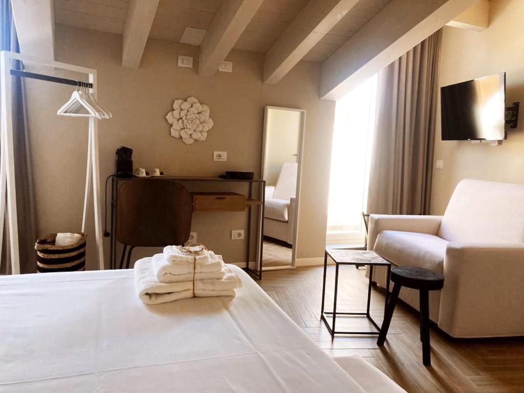 Gatto Bianco Rooms 42 แบร์กาโม ภายนอก รูปภาพ